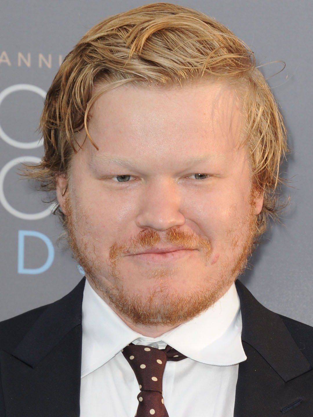 How tall is Jesse Plemons?